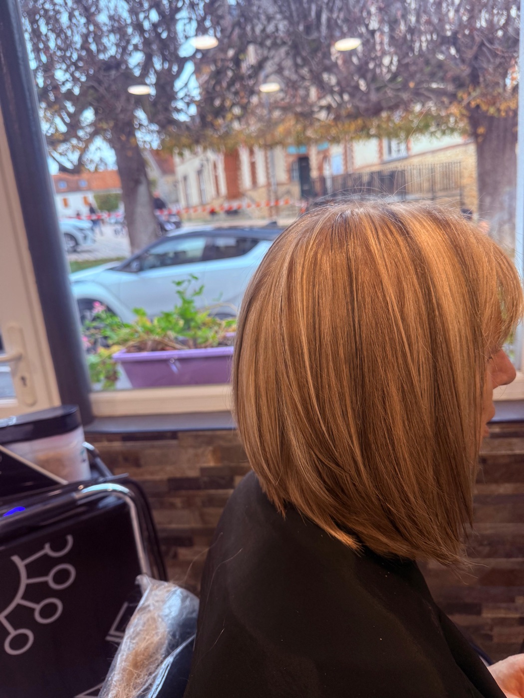 Carré plongeant blond cuivré, coloration réalisée chez Raph'al coiffure à Ozouer-le-Voulgis