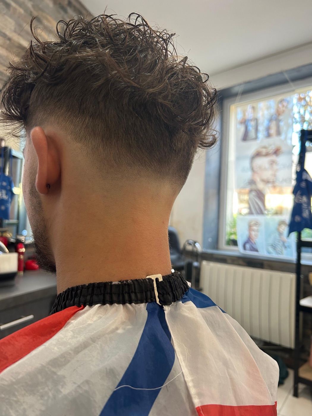 Mullet bouclé avec drop fade, barber chez Raph'al coiffure à Ozouer-le-Voulgis